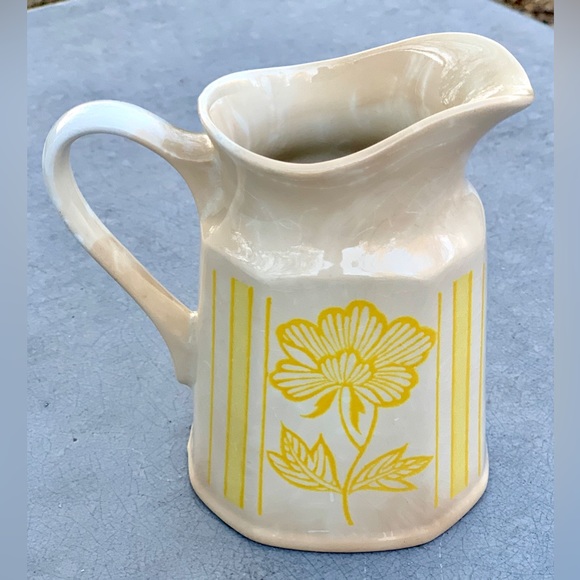 Vintage Discontinued Royal Staffordshire J & G Meakin Yellow Lotus Creamer Jug - Picture 6 of 16